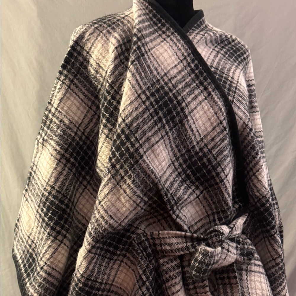 Plaid Black and White Women's Shawl